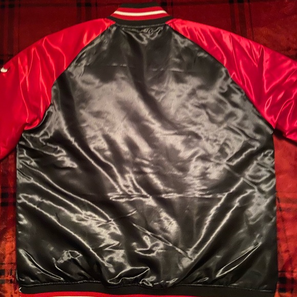 Heavyweight Chicago Bulls 1996 Championship Jacket. Like new condition. - Picture 2 of 5